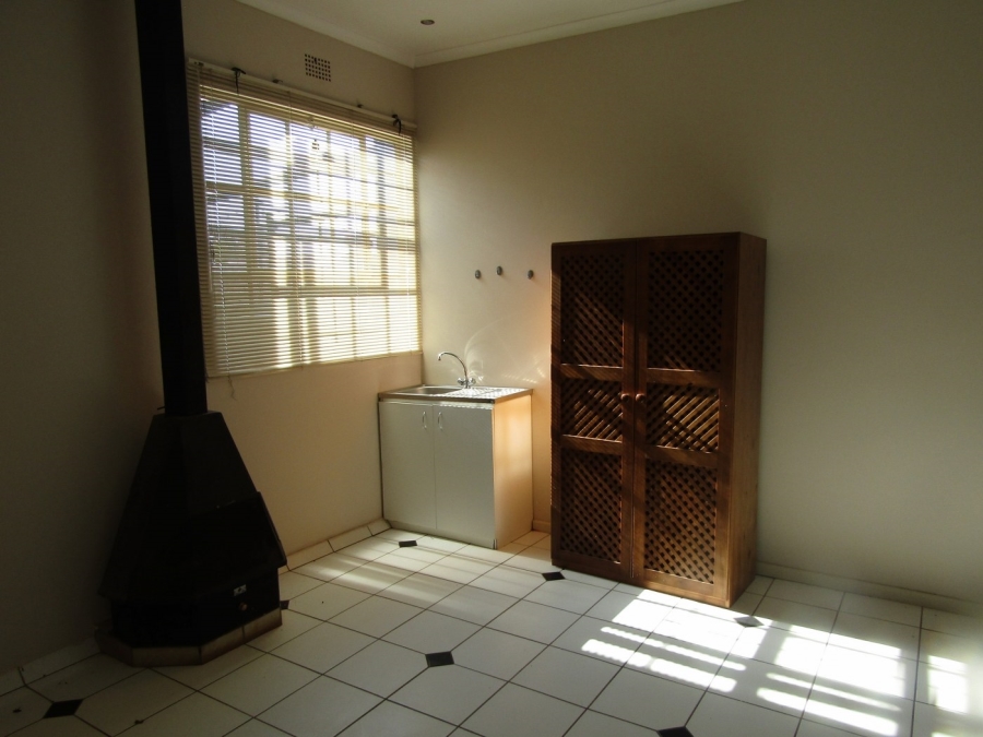 6 Bedroom Property for Sale in Hankey Eastern Cape